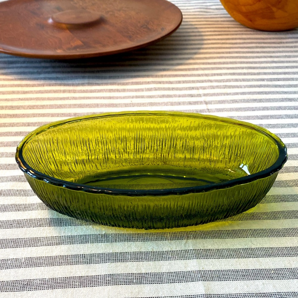 Vintage avocado green pressed glass oval bowl. 1975 in excellent condition.